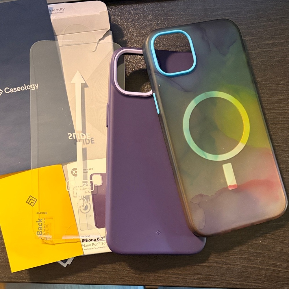 Purple and Multicolor MagSafe iPhone 14 Plus - 2 Cases and screen protector